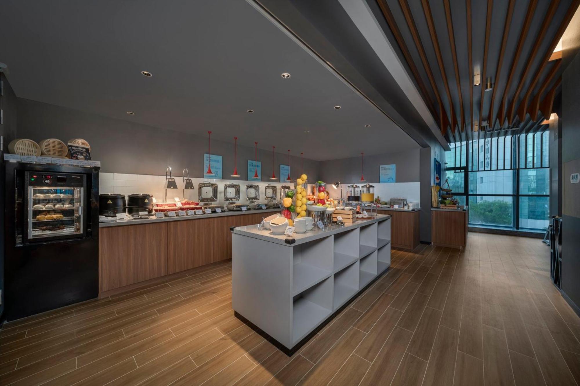 Holiday Inn Express Zhuhai Gongbei By Ihg Exterior foto